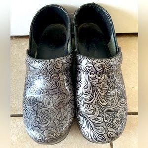 Dansko clogs size 39
